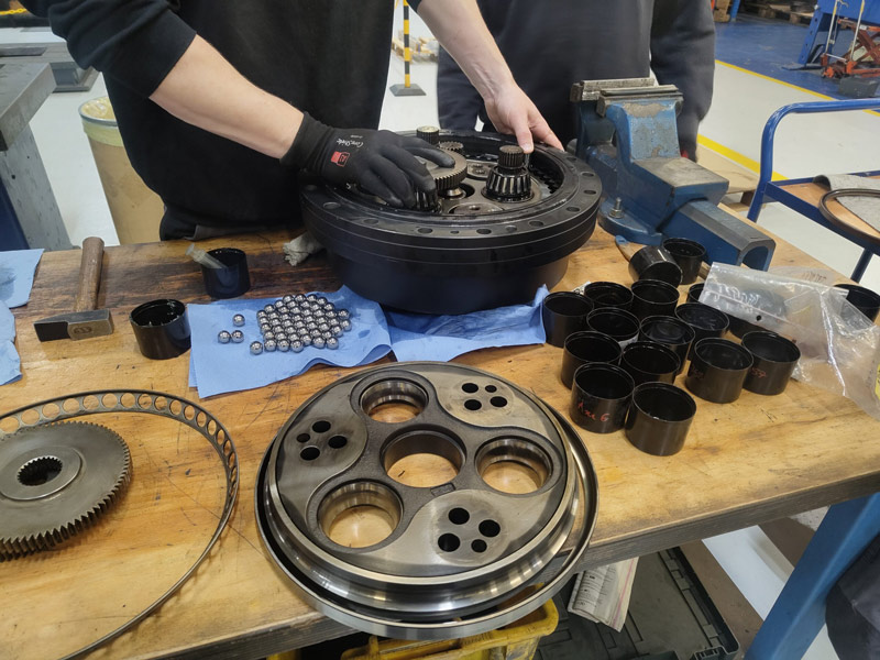 demontage electromecanique reparation bras de robot